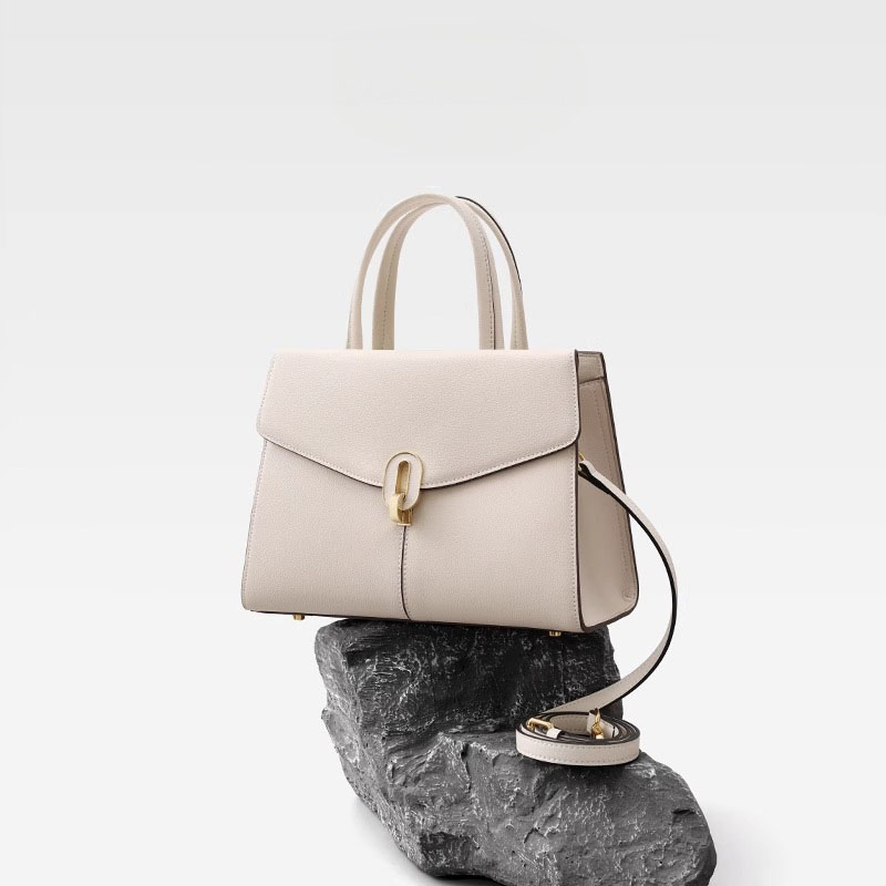 Sac à main en cuir fendu blanc pour femmes, avec des ferrures en or