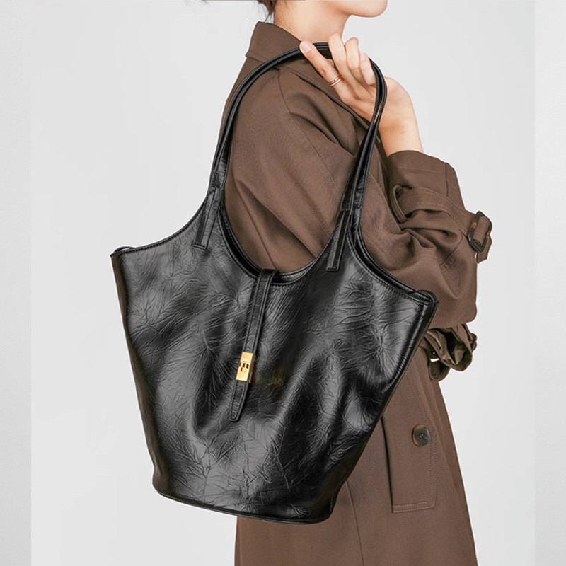 Sac fourre-tout vintage en cuir craquelé noir pour femmes, avec quincaillerie dorée