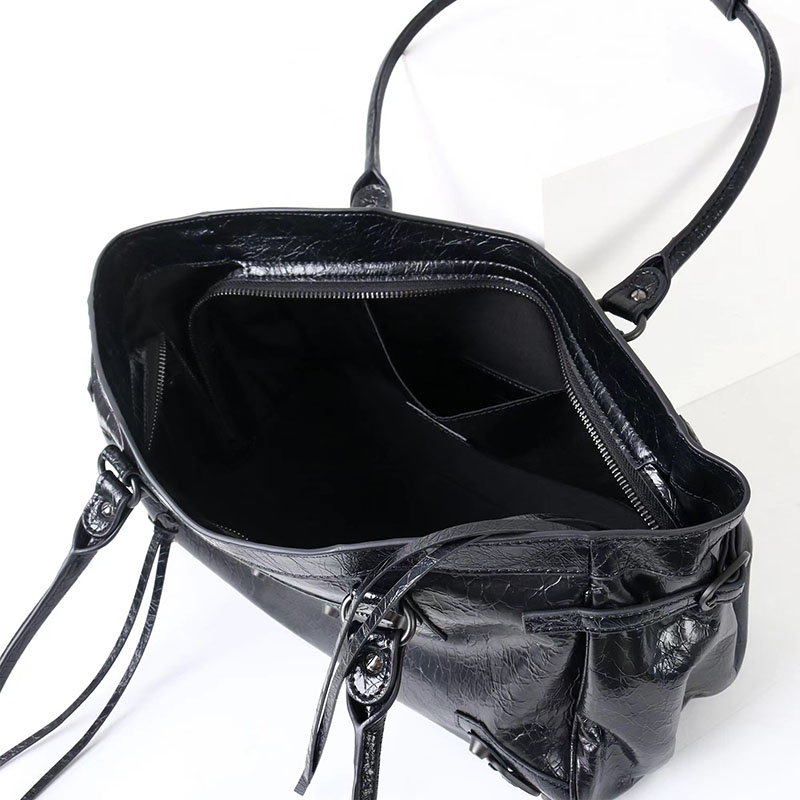 Women's Vintage Cracked Wax Leather Studded Shoulder Bag