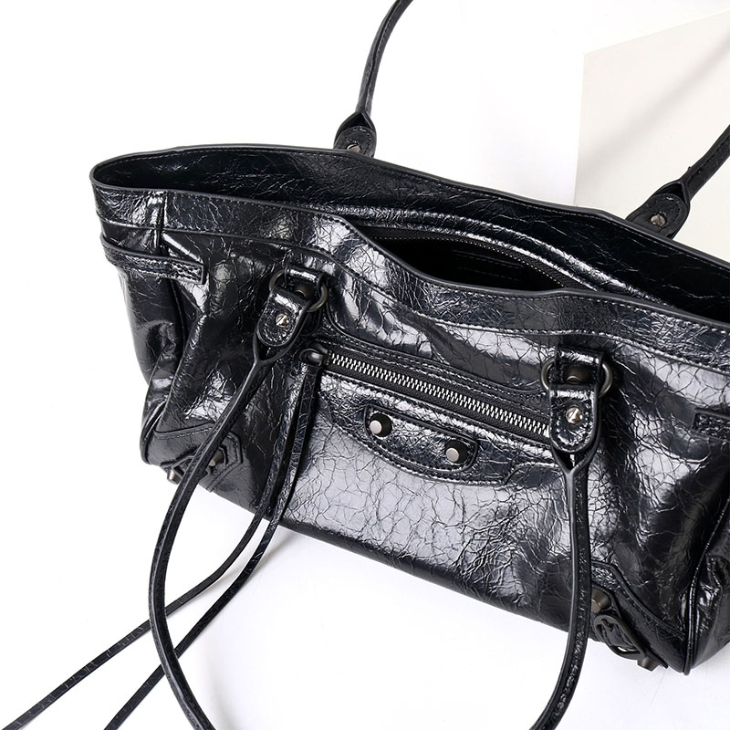 Women's Vintage Cracked Wax Leather Studded Shoulder Bag