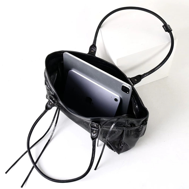 Women's Vintage Cracked Wax Leather Studded Shoulder Bag