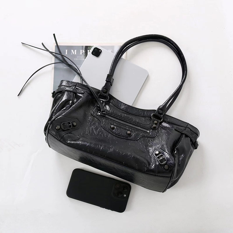 Women's Vintage Cracked Wax Leather Studded Shoulder Bag
