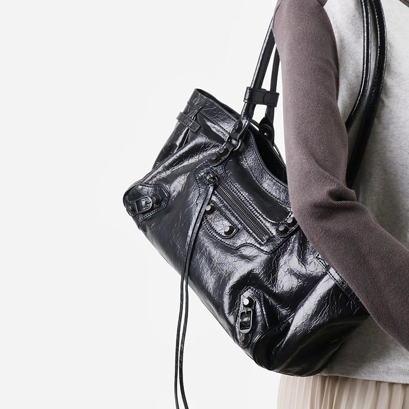 Women's Vintage Cracked Wax Leather Studded Shoulder Bag