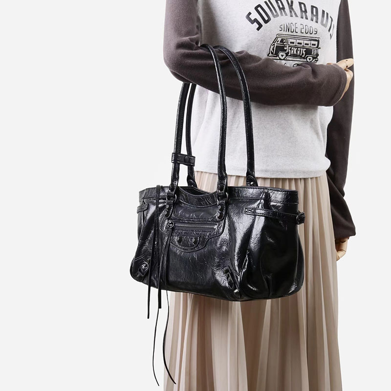 Women's Vintage Cracked Wax Leather Studded Shoulder Bag