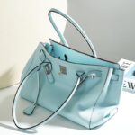 Sac à main en cuir souple Vintage Lock Close Shoulder Top Handle en Silver Hardware