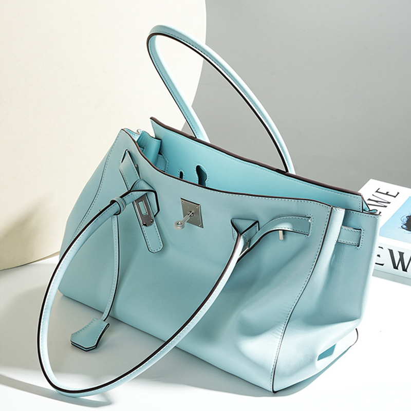Sac à main en cuir souple Vintage Lock Close Shoulder Top Handle en Silver Hardware