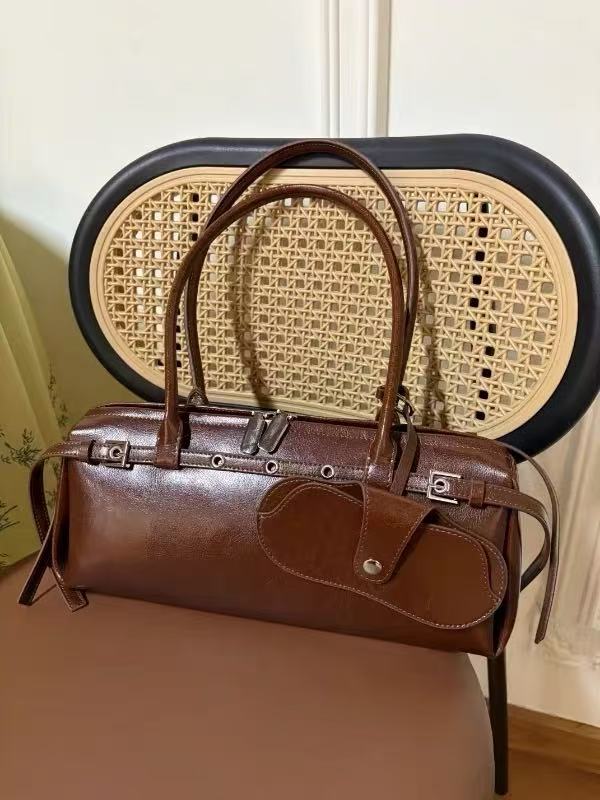 Women's Vintage Waxed Split Leather Shoulder Baguette Handbag photo review