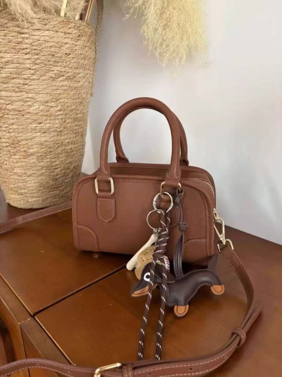 Women's Vintage Leather Shell-Shaped Boston Top Handle Bag In Charm Accessories photo review