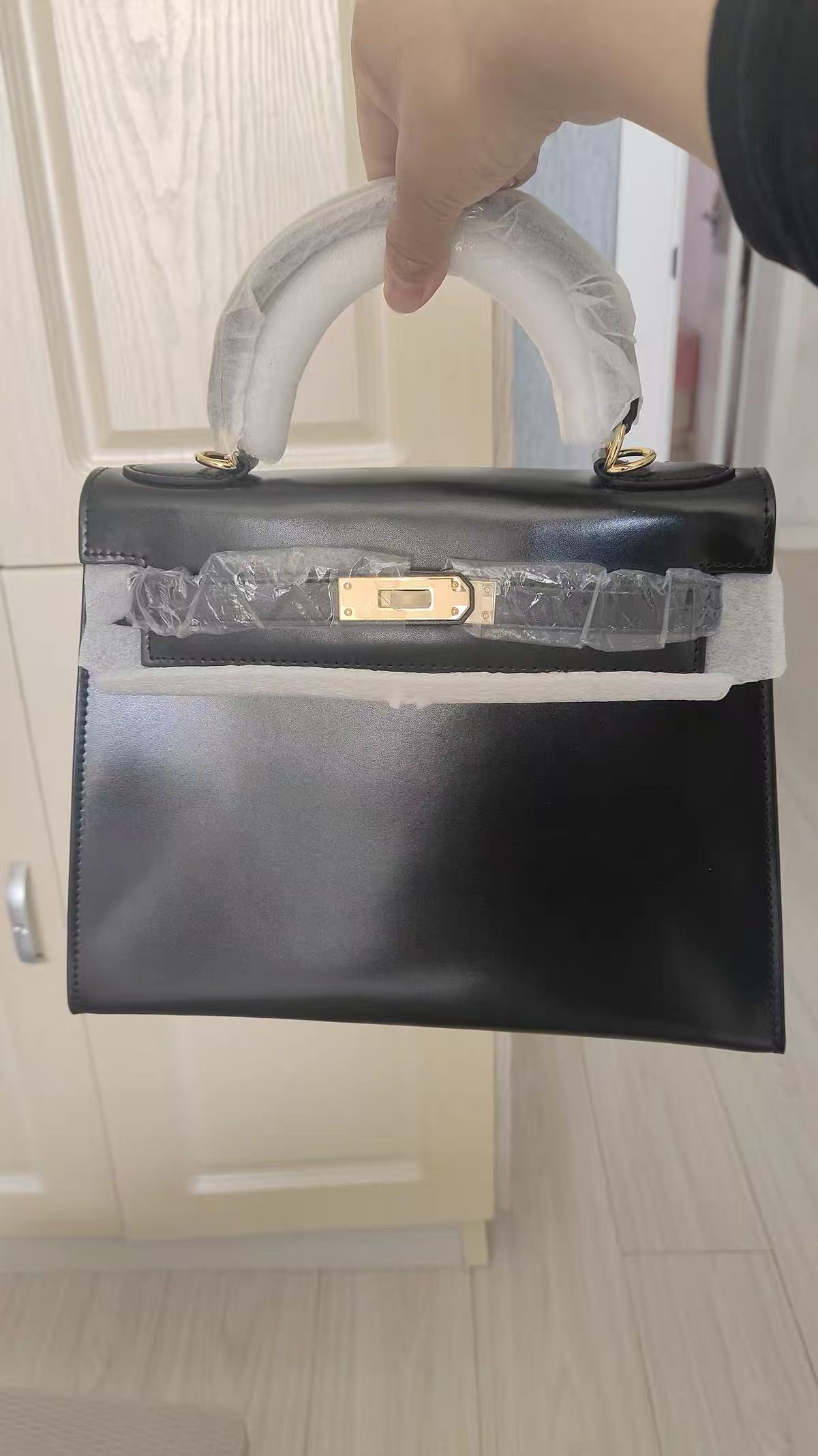 Women's Vintage Glossy Split Leather Shoulder Strap Top Handle Bag In Gold Hardware photo review