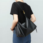 Sac hobo en cuir en forme d'oreiller avec fermeture à glissière pour femmes