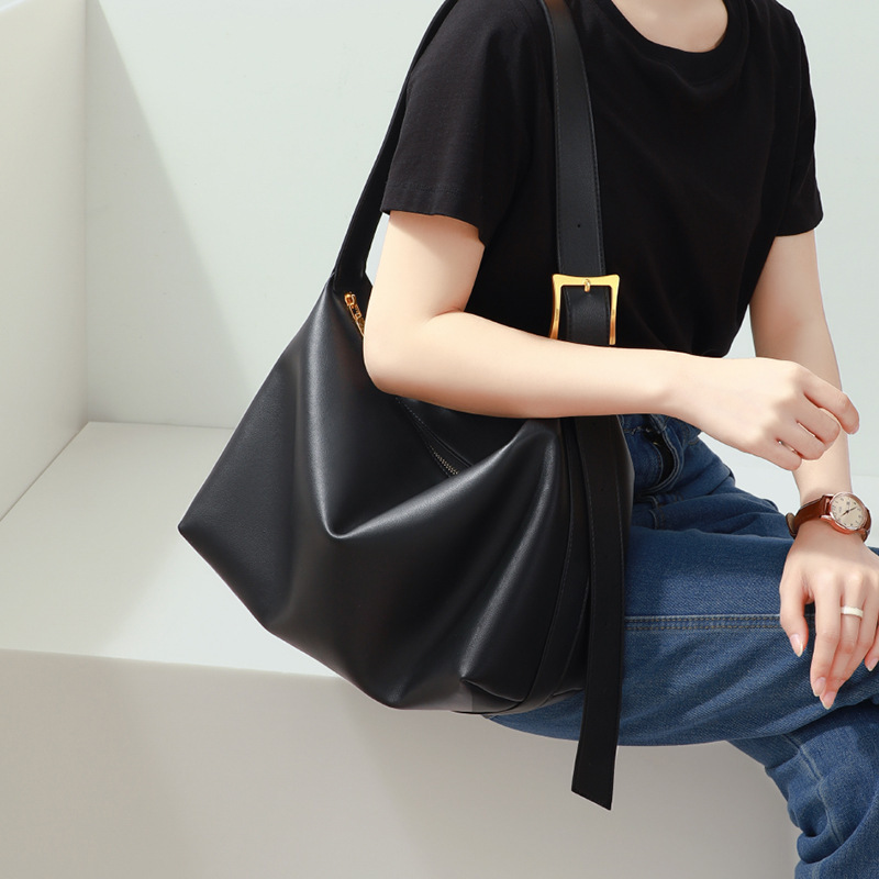 Sac hobo en cuir en forme d'oreiller avec fermeture à glissière pour femmes