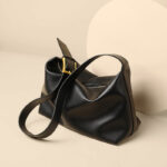 Sac hobo en cuir en forme d'oreiller avec fermeture à glissière pour femmes