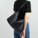 Sac hobo en cuir en forme d'oreiller avec fermeture à glissière pour femmes