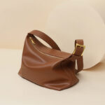 Sac hobo en cuir en forme d'oreiller avec fermeture à glissière pour femmes