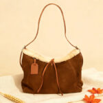 Sac à bandoulière hobo avec fermeture magnétique pour femmes en cuir d'agneau garni de daim marron