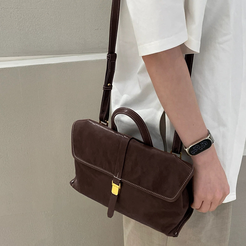 Sac à bandoulière en cuir pleine fleur pour femmes, avec fermeture en or