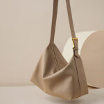 Sac hobo en cuir en forme d'oreiller avec fermeture à glissière pour femmes
