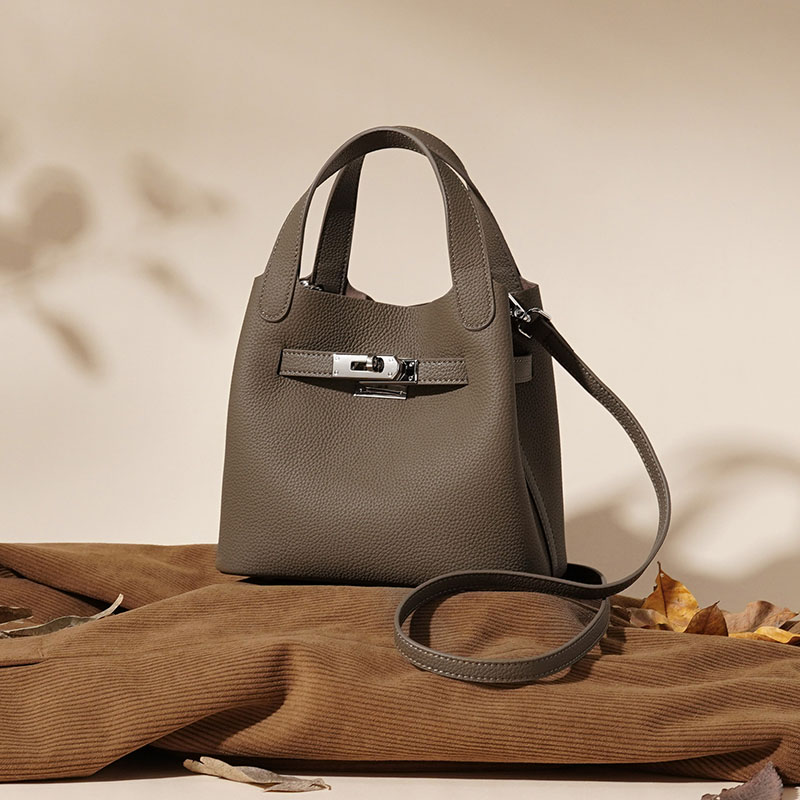 Women's Minimalist Lychee-Textured Full-Grain Leather Buckle Crossbody Shoulder Bucket Handbags In Silver Hardware
