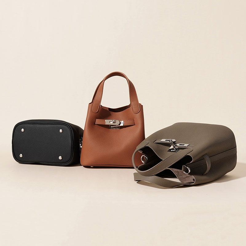 Women's Minimalist Lychee-Textured Full-Grain Leather Buckle Crossbody Shoulder Bucket Handbags In Silver Hardware