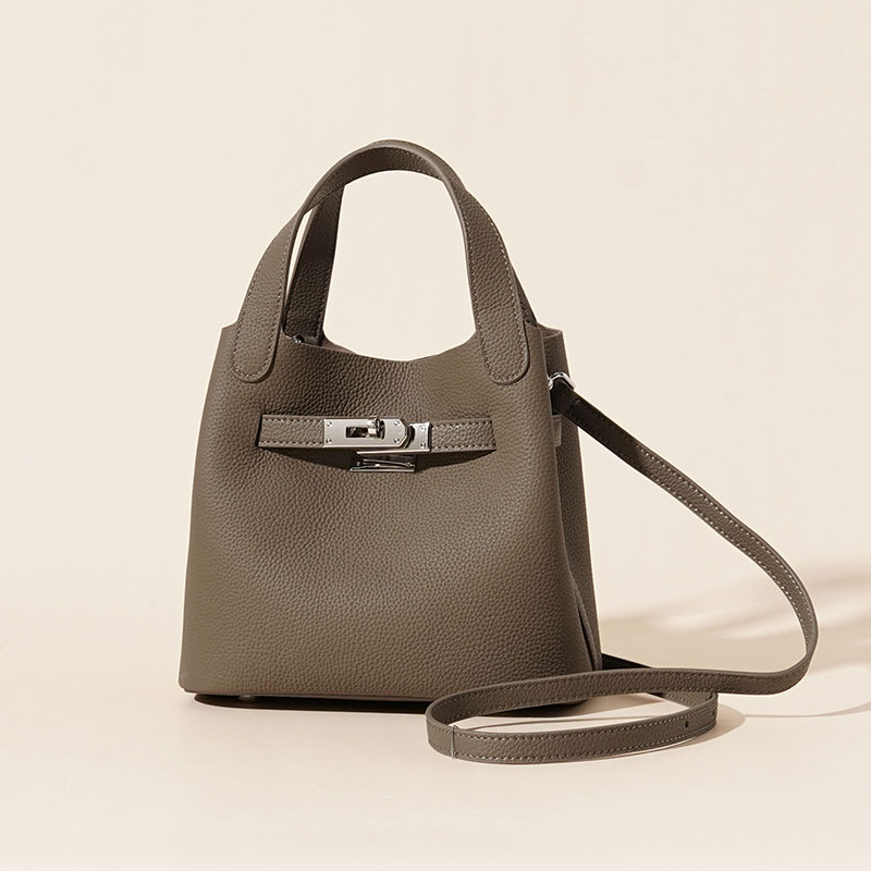 Women's Minimalist Lychee-Textured Full-Grain Leather Buckle Crossbody Shoulder Bucket Handbags In Silver Hardware