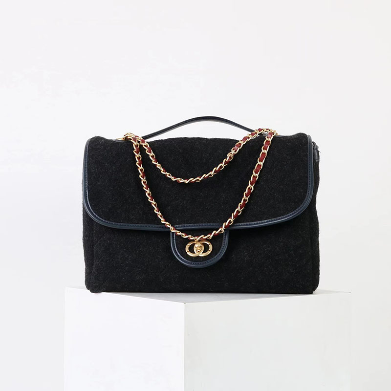 Sac à main vintage en cachemire noir avec chaîne et rabat à l'épaule, en or avec accessoires