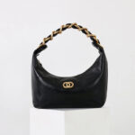 Sac à bandoulière hobo en cuir d'agneau matelassé noir vintage avec accessoires en chaîne dorés