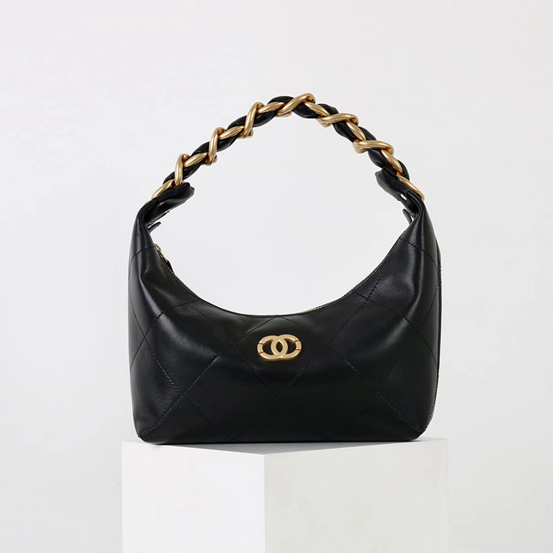Sac à bandoulière hobo en cuir d'agneau matelassé noir vintage avec accessoires en chaîne dorés