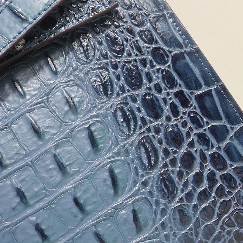 Sac à main vintage à bandoulière en cuir fendu gaufré au crocodile et à la quincaillerie dorée pour femmes