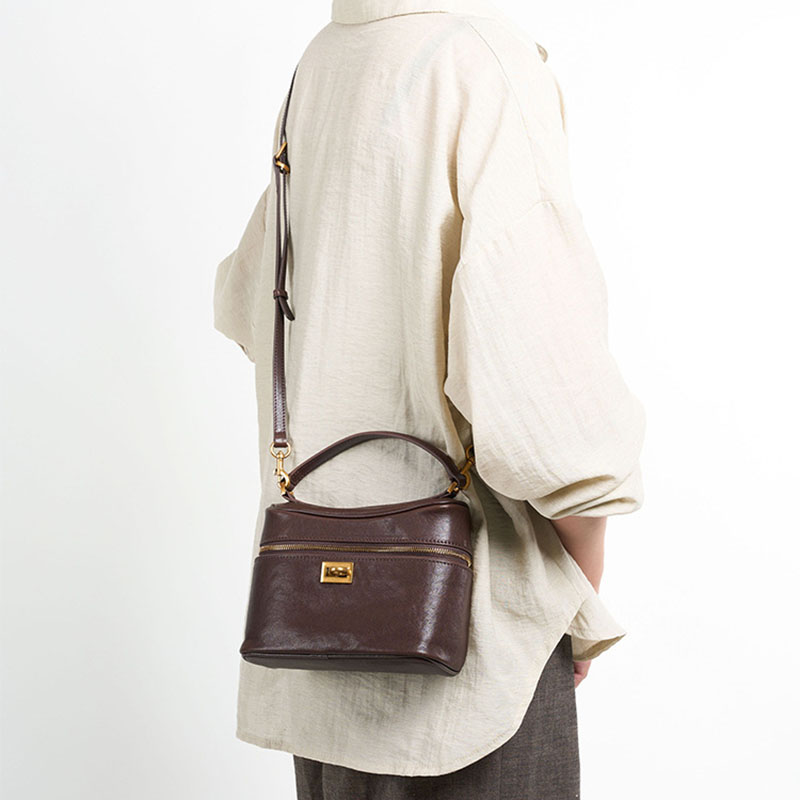 Sac à main vintage en cuir pleine fleur avec fermeture à glissière et poignée épaule en or