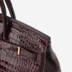 Sac à main en cuir pleine fleur embossé au crocodile, quincaillerie dorée, pour femme