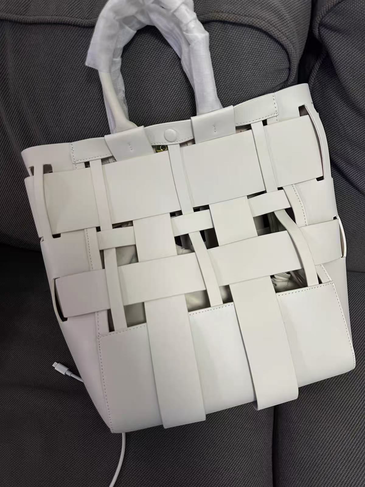 Damen Minimalistisch Geflochtenes Gespaltenes Leder Hohle Crossbody Schulterriemen Tote Handtasche photo review
