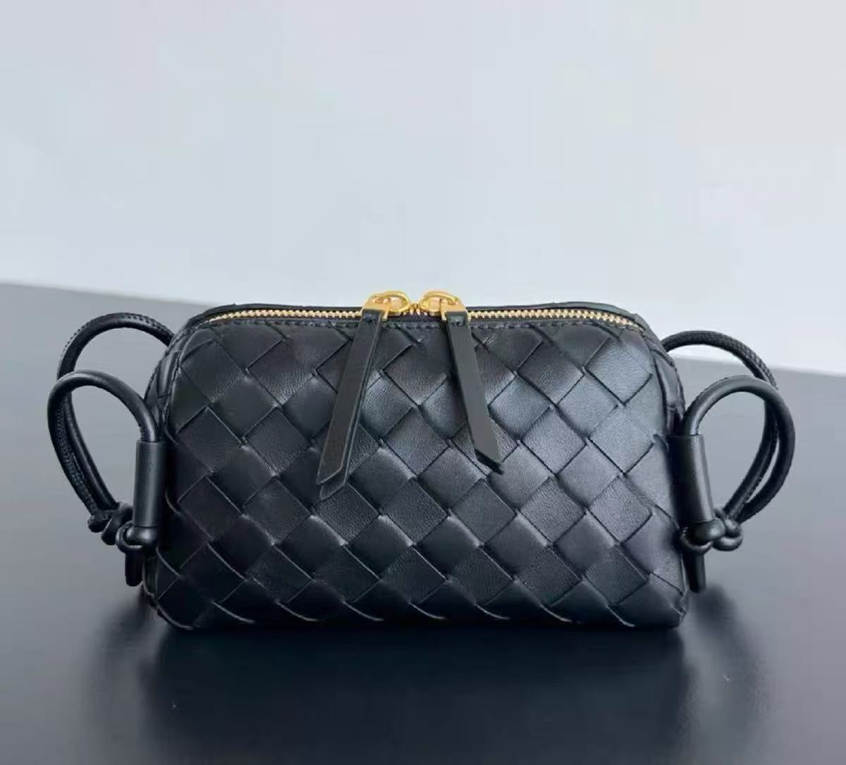 Women's Vintage Woven Split Leather Crossbody Bag photo review