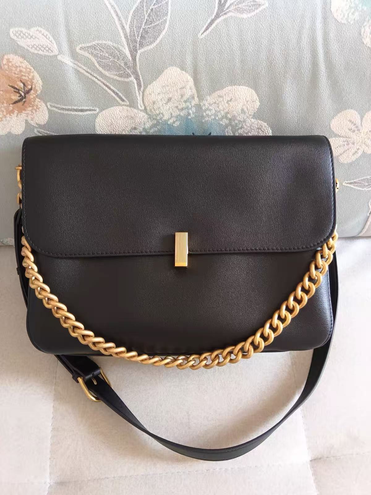 Women's Minimalist Cowhide Leather Chain Strap Shoulder Messenger Bag In Gold Hardware photo review