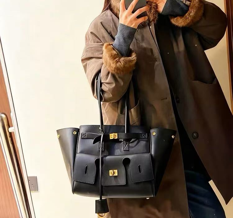 Women's Vintage Cowhide Leather Shoulder Tote Bag With Lock Closure photo review