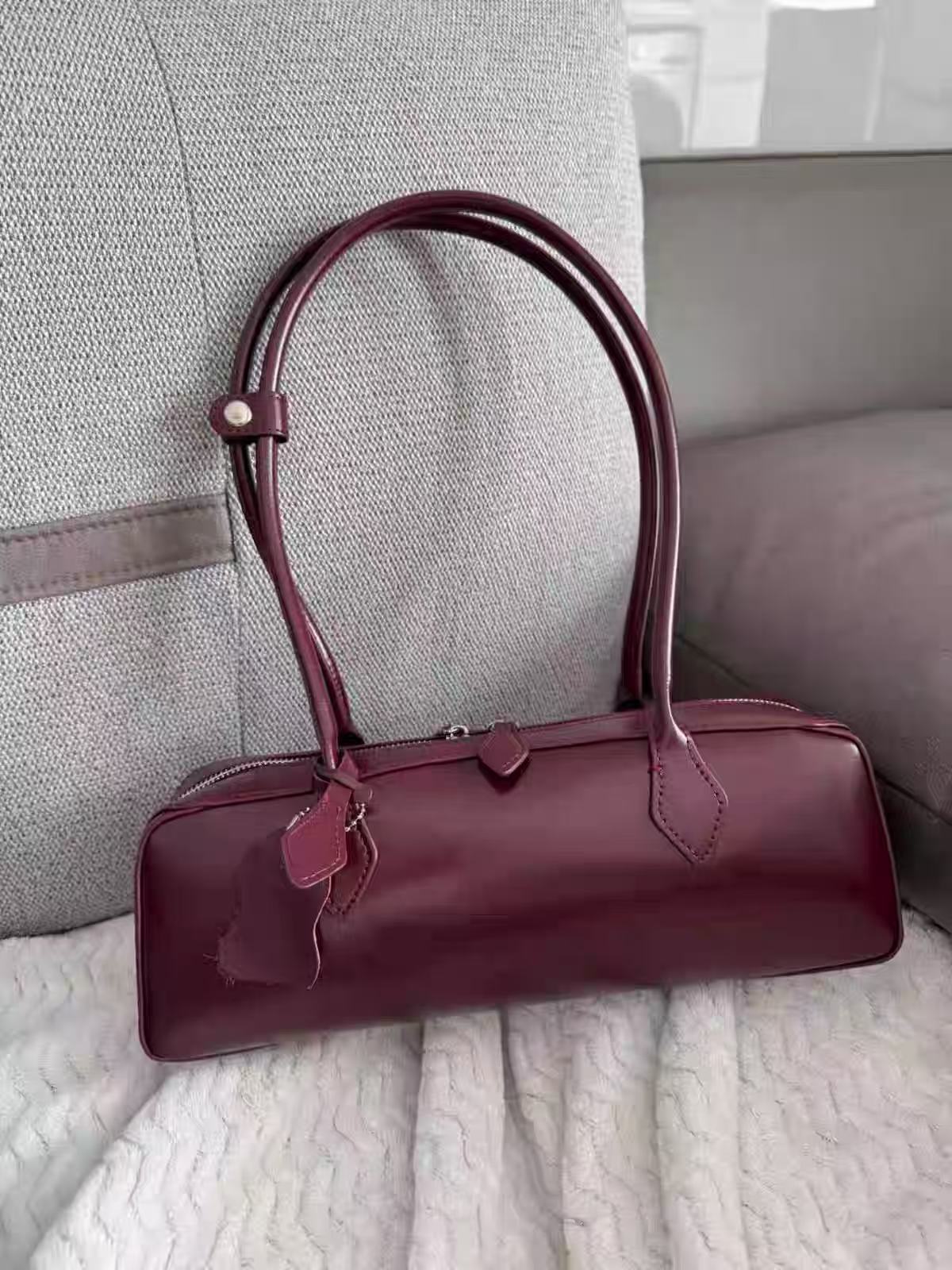 Women's Genuine Leather Zip-Top Shoulder Baguette Bag photo review