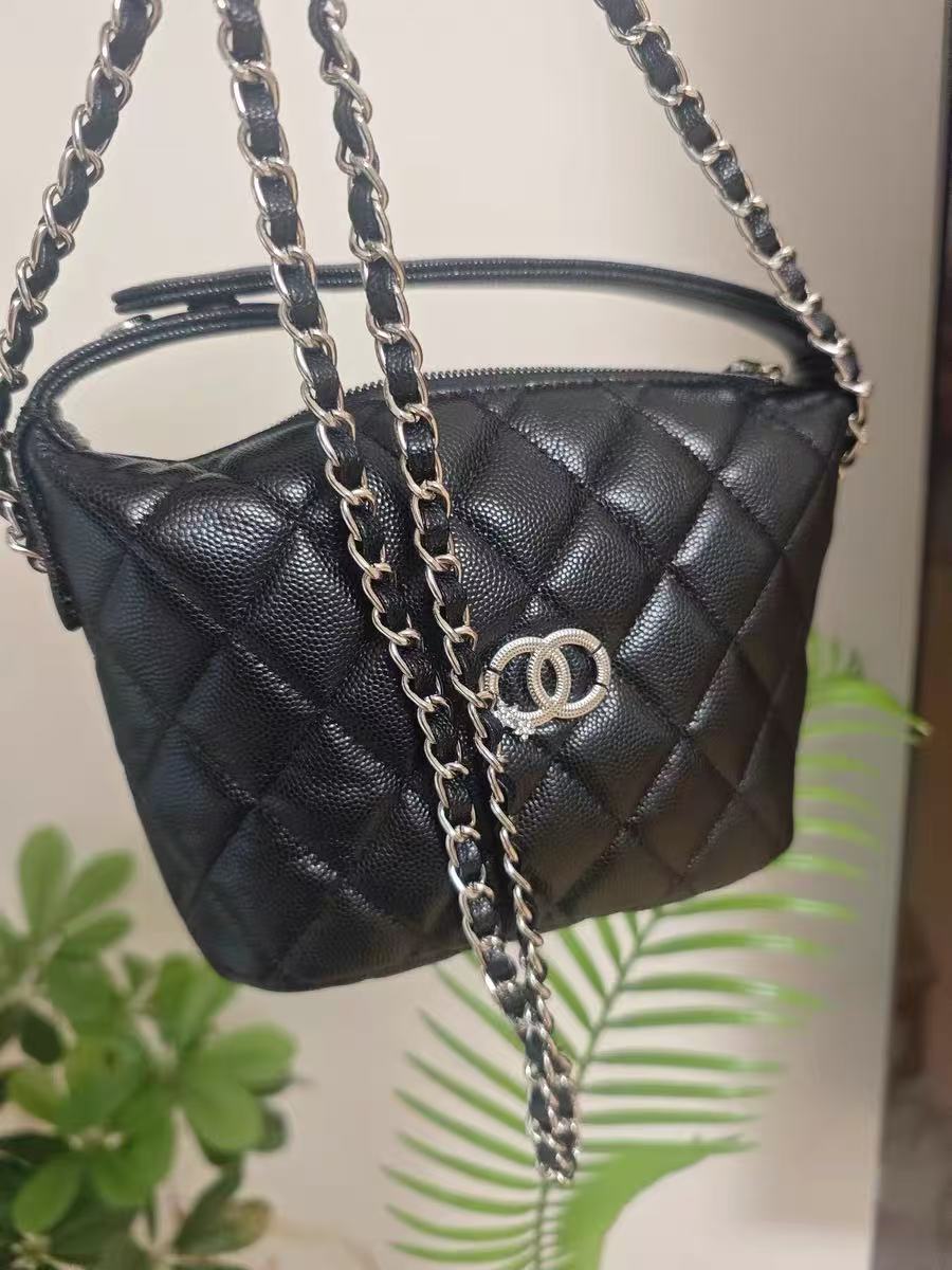 Women's Vintage Quilted Top-Grain Leather Chain Crossbody Shoulder Handbag In Silver Hardware photo review