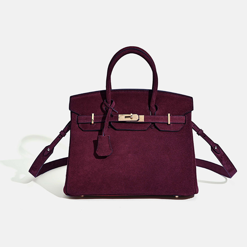 Minimalistische Damen-Tasche aus vollnarbigem Wildleder mit goldener Hardware