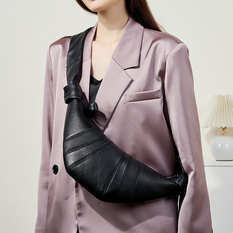 Women's Lambskin Dumpling-Shaped Zipper Crossbody Shoulder Bags