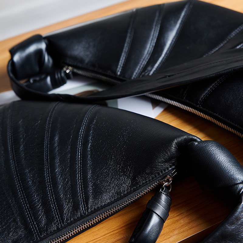Women's Lambskin Dumpling-Shaped Zipper Crossbody Shoulder Bags