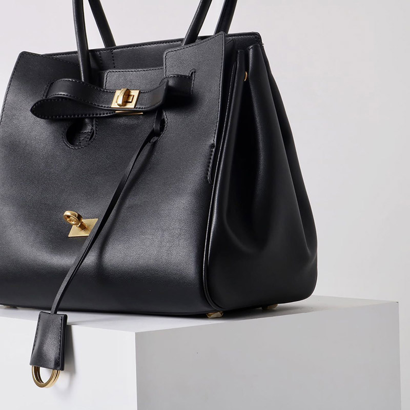 Women's Vintage Cowhide Leather Shoulder Tote Bag With Lock Closure