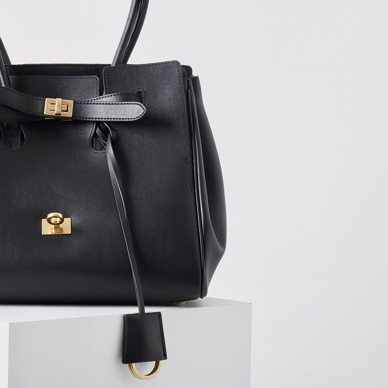 Women's Vintage Cowhide Leather Shoulder Tote Bag With Lock Closure