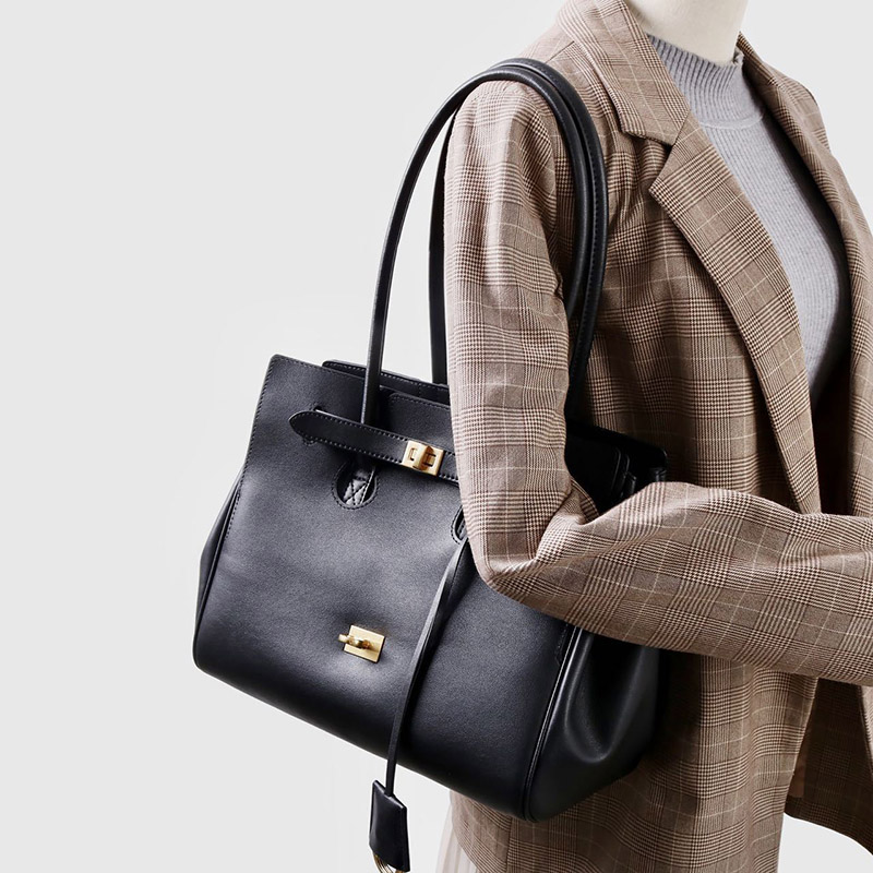 Women's Vintage Cowhide Leather Shoulder Tote Bag With Lock Closure