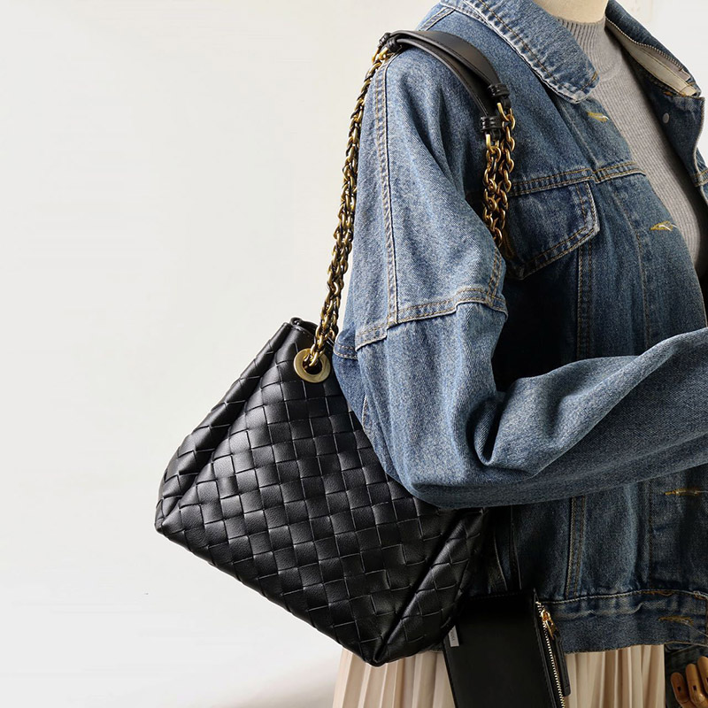 Sac à dos vintage en cuir véritable, à bandoulière et à chaîne, pour les femmes