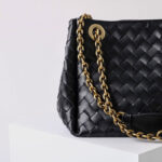 Sac à dos vintage en cuir véritable, à bandoulière et à chaîne, pour les femmes