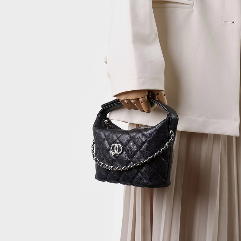 Damen Vintage gesteppt Top-Grain Leder Kette Crossbody Umhängetasche In Silber Hardware