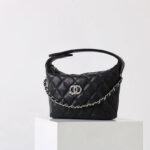 Damen Vintage gesteppt Top-Grain Leder Kette Crossbody Umhängetasche In Silber Hardware