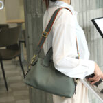 Minimalistische Damen Vollnarbenleder Reißverschluss Crossbody Schulterriemen Top Handle Tasche