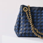 Sac à dos vintage en cuir véritable, à bandoulière et à chaîne, pour les femmes