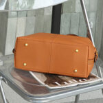 Minimalistische Damen Vollnarbenleder Reißverschluss Crossbody Schulterriemen Top Handle Tasche