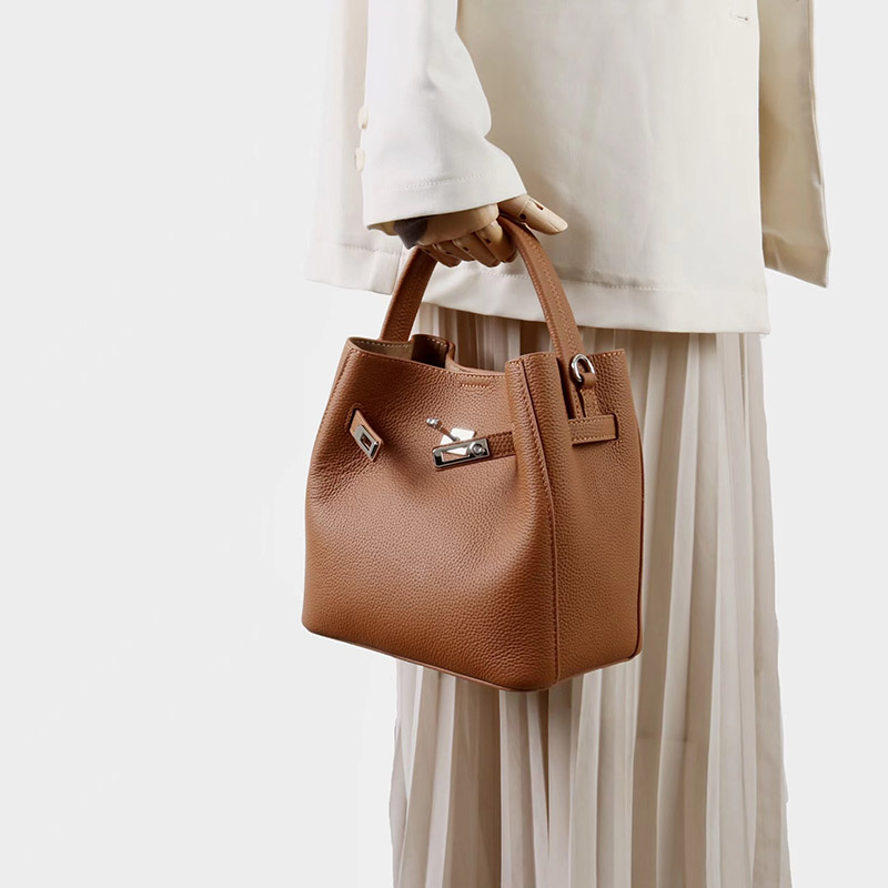 Women's Vintage Full-Grain Leather Crossbody Shoulder Bucket Handbag In Silver Hardware